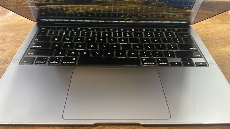 APPLE MACBOOK