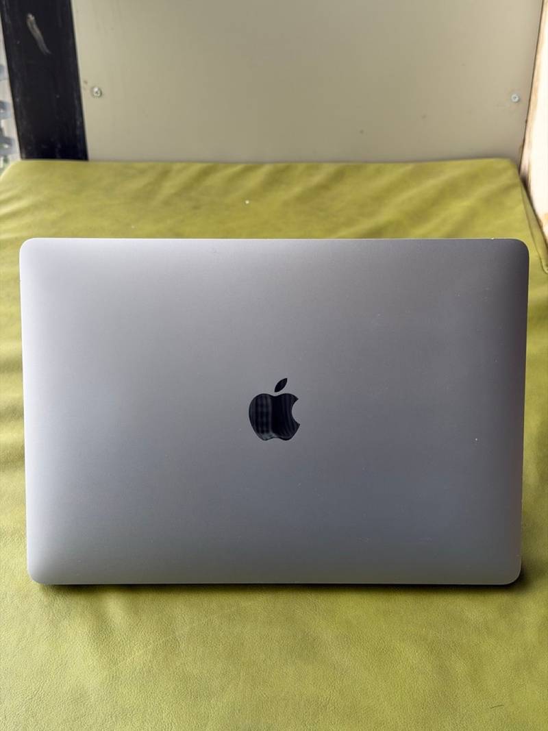 MacBook Air M1 (2020) 8GB 256GB - mint condition