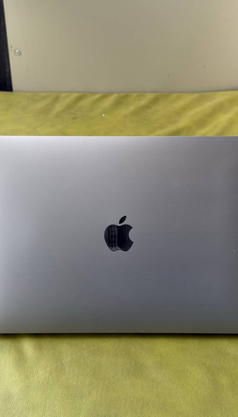 MacBook Air M1 (2020) 8GB 256GB - mint condition